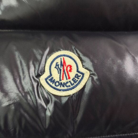 Moncler Shiny Lightweight Casual Warm Down Vest - Picture 6 of 13